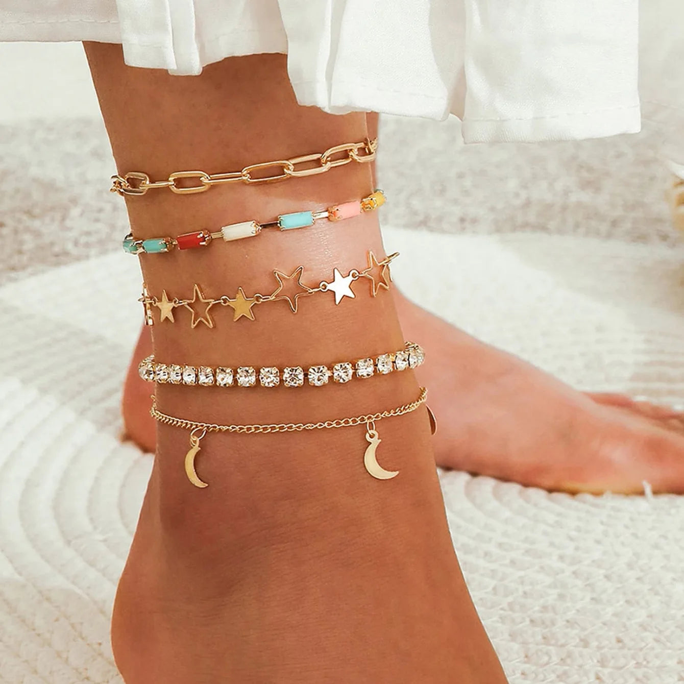 طقم خلخال بوهيمي مزين بحليات صدفية ونجوم - لمسة بوهيمية ساحرة لشاطئ النساء 👣✨